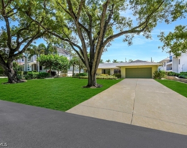 150 1st Avenue N - Photo Thumbnail 1