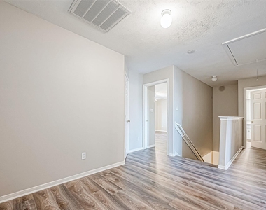 10043 Morocco Road - Photo Thumbnail 19