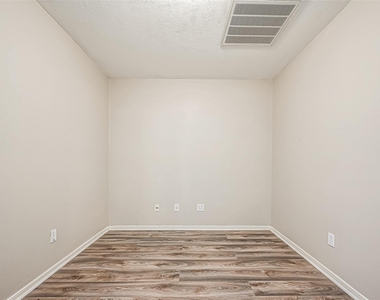 10043 Morocco Road - Photo Thumbnail 22