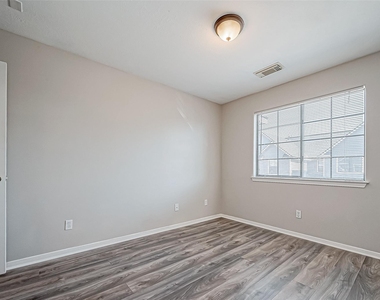 10043 Morocco Road - Photo Thumbnail 35