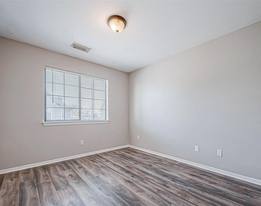 10043 Morocco Road - Photo Thumbnail 32