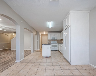 10043 Morocco Road - Photo Thumbnail 8