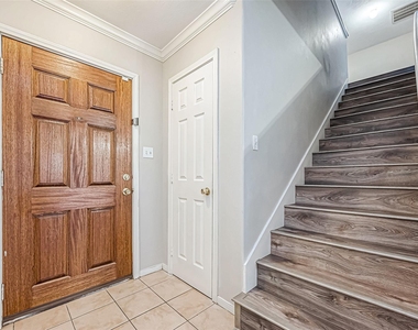 10043 Morocco Road - Photo Thumbnail 3