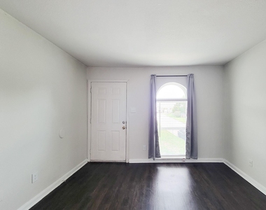 101 Brookside Lane - Photo Thumbnail 12