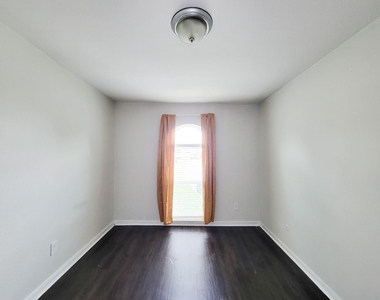 101 Brookside Lane - Photo Thumbnail 14
