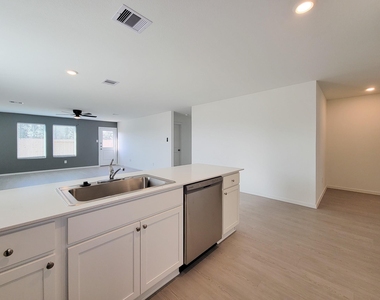 15671 Plum Brook Drive - Photo Thumbnail 6