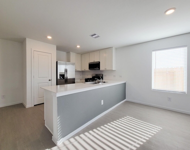 15671 Plum Brook Drive - Photo Thumbnail 8