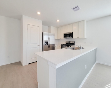 15671 Plum Brook Drive - Photo Thumbnail 10
