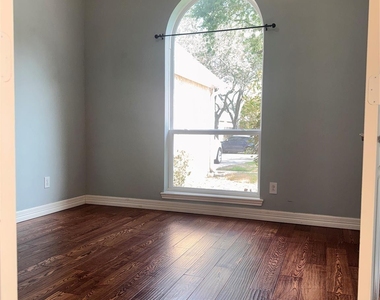 3114 Ravens Lake Circle - Photo Thumbnail 3