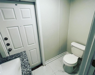 7017 2nd Street - Photo Thumbnail 14