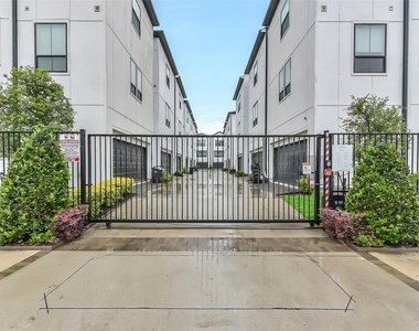 2804 Grand Fountains Drive - Photo Thumbnail 31
