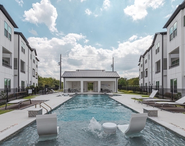 2804 Grand Fountains Drive - Photo Thumbnail 29