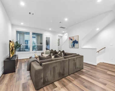 2804 Grand Fountains Drive - Photo Thumbnail 9