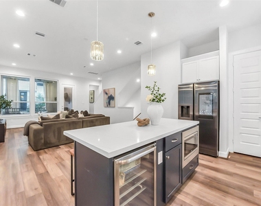 2804 Grand Fountains Drive - Photo Thumbnail 7