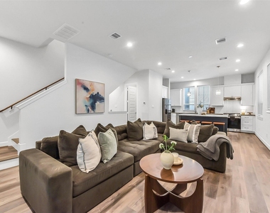 2804 Grand Fountains Drive - Photo Thumbnail 8