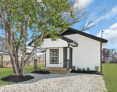 7814 Avenue F - Photo Thumbnail 18
