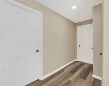 7814 Avenue F - Photo Thumbnail 23