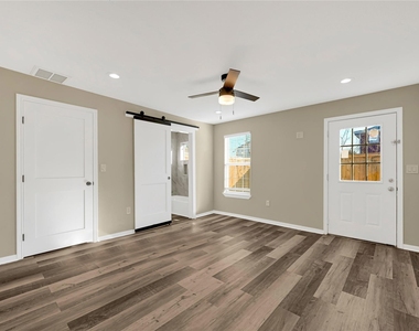 7814 Avenue F - Photo Thumbnail 14