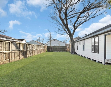 7814 Avenue F - Photo Thumbnail 21