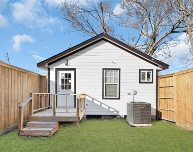 7814 Avenue F - Photo Thumbnail 19
