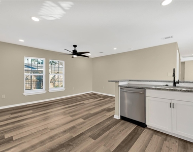 7814 Avenue F - Photo Thumbnail 8