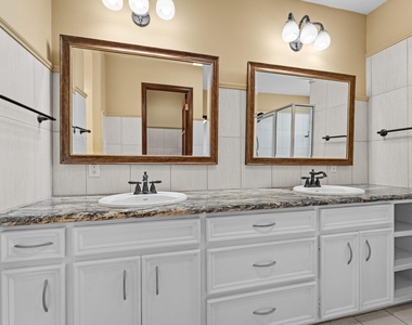 6018 Kirby Drive - Photo Thumbnail 11