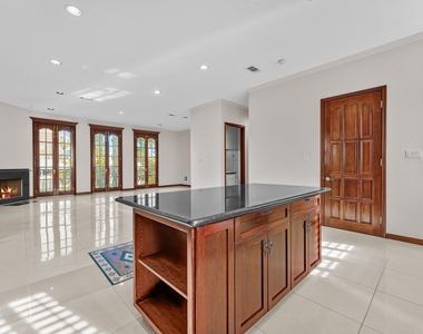 6018 Kirby Drive - Photo Thumbnail 19