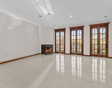6018 Kirby Drive - Photo Thumbnail 6