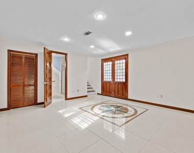 6018 Kirby Drive - Photo Thumbnail 31