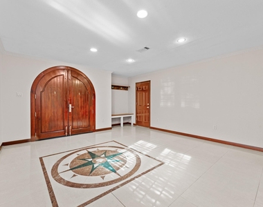 6018 Kirby Drive - Photo Thumbnail 30