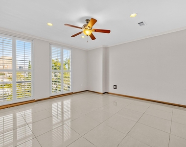 6018 Kirby Drive - Photo Thumbnail 7