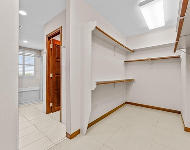 6018 Kirby Drive - Photo Thumbnail 12