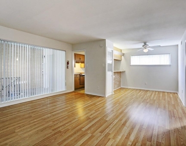 3703 Roseland Street - Photo Thumbnail 1