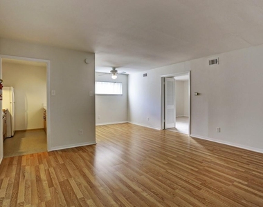 3703 Roseland Street - Photo Thumbnail 3