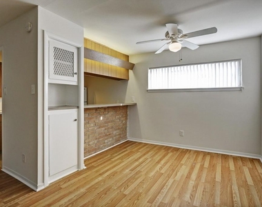 3703 Roseland Street - Photo Thumbnail 2
