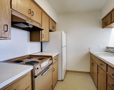 3703 Roseland Street - Photo Thumbnail 4