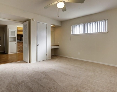 3703 Roseland Street - Photo Thumbnail 7