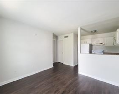 101 Brookside Lane - Photo Thumbnail 6