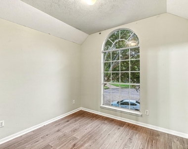 1307 Sandpiper Court S - Photo Thumbnail 16