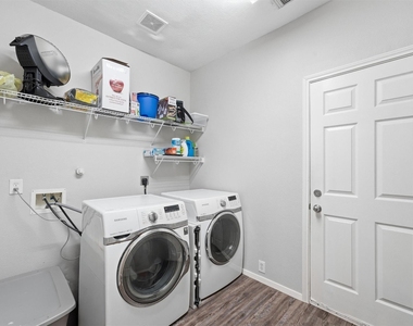 2903 Edgewick Elm Street - Photo Thumbnail 22