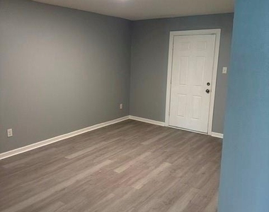3211 Retta Street - Photo Thumbnail 6