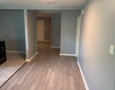 3211 Retta Street - Photo Thumbnail 2
