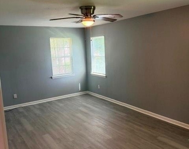 3211 Retta Street - Photo Thumbnail 4