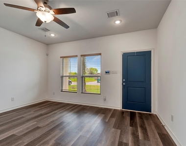 2030 Rosalee Street - Photo Thumbnail 3