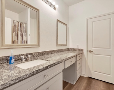 2030 Rosalee Street - Photo Thumbnail 12