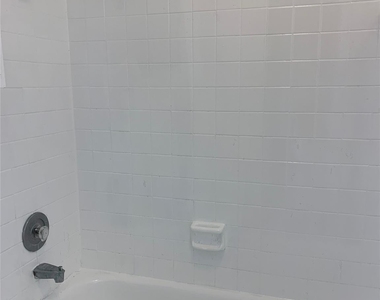 5625 Antoine Drive - Photo Thumbnail 6