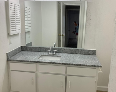 5625 Antoine Drive - Photo Thumbnail 9