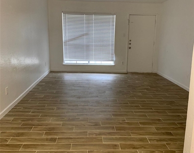 5625 Antoine Drive - Photo Thumbnail 1