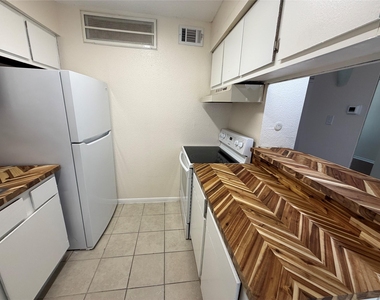 1516 Bay Area Boulevard - Photo Thumbnail 4