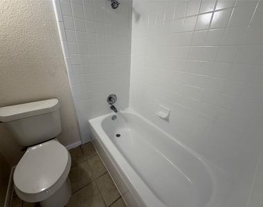 1516 Bay Area Boulevard - Photo Thumbnail 11